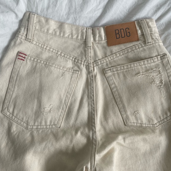 Cream ripped jeans from urban outfitters in size 26 - Picture 4 of 4